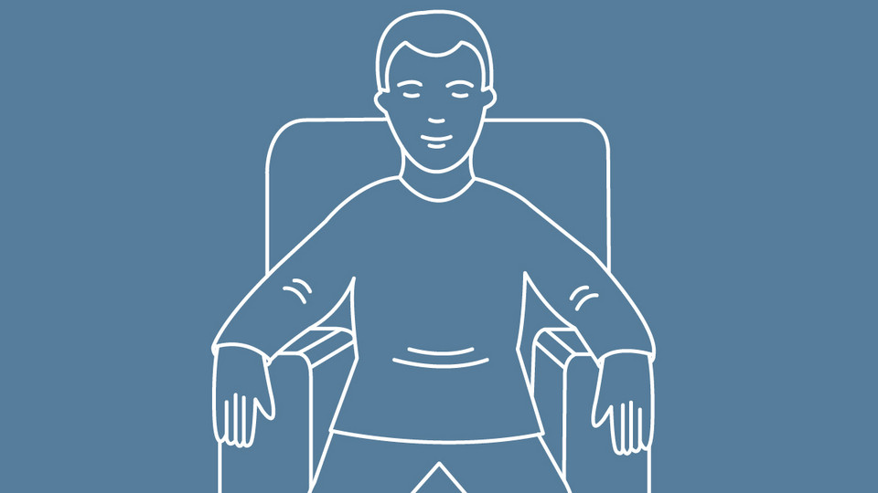 Grafische Darstellung einer Person, die aufrecht in einem Sessel sitzt