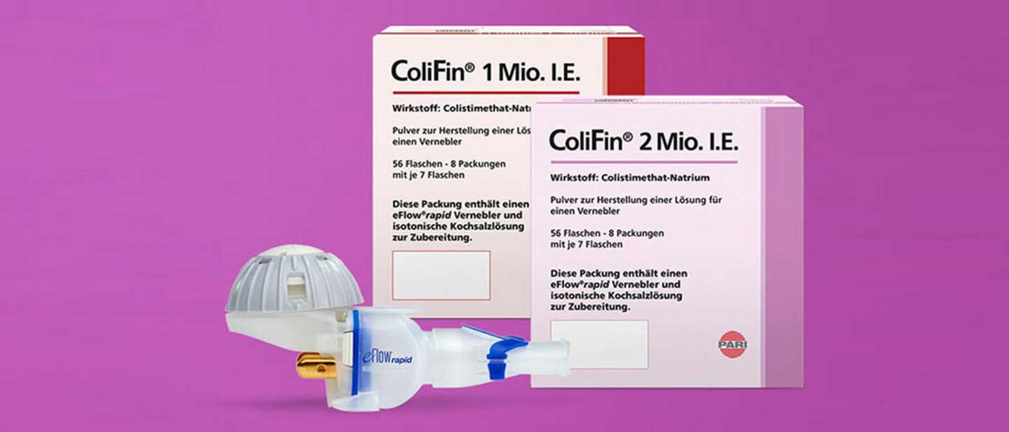 ColiFin® 1Million I.E. und 2 Millionen I.E. Verpackung mit eFlow®rapid Vernebler Die Abbildung zeigt eine Collage aus einer ColiFin 1Million I.E. Verpackung und einer ColiFin 2 Millionen I.E. Verpackung. Davor ist stehend ein eFlow®rapid Vernebler abgebildet.