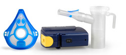 Produktabbildung – Die Abbildung zeigt den mobilen PARI BASIC Kompressor mit PARI LC PLUS Vernebler und Kindermaske.