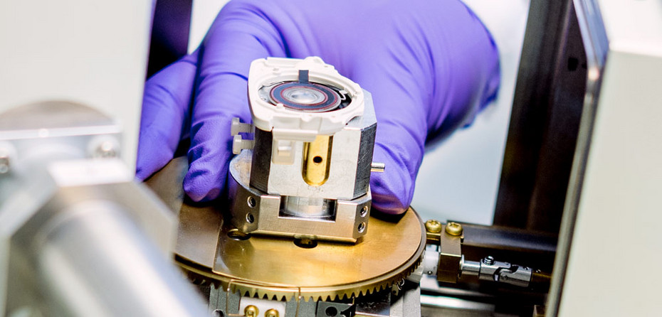 Scanning electron microscope to measure laser-drilled holes in the membrane