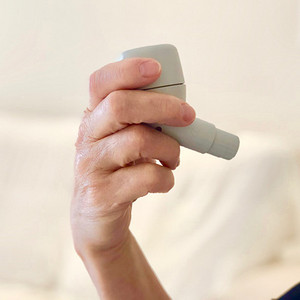 Nahaufnahme einer Hand, die ein PARI O-PEP hält