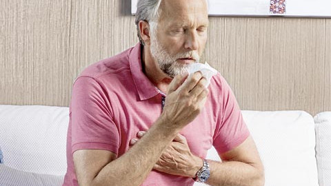 Man is suffering Bronchiectasis