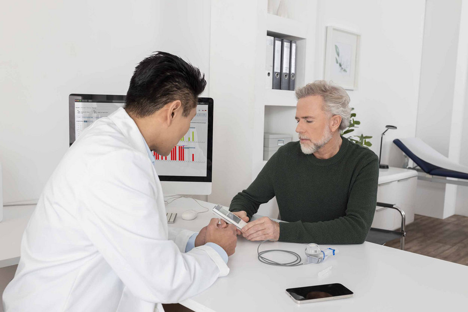 Doctor and Patient with the PARI Connect System