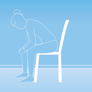 Schematische Darstellung eines Menschen, der sich auf einem Stuhl sitzend nach vorne beugt und die Ellenbogen auf den Knien abstützt