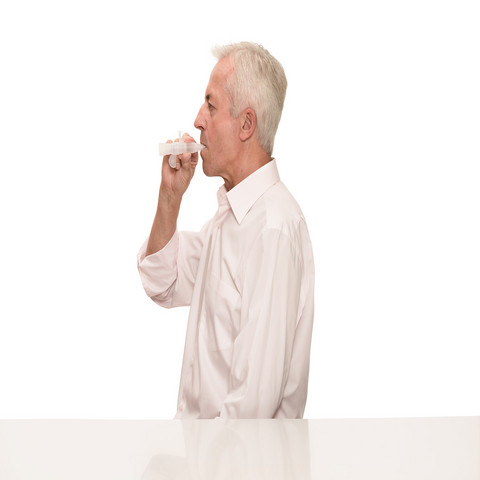 Elderly man breathing using the PARI PEP S-System