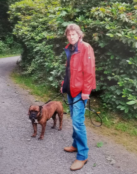 Gene Gross mit seinem Hund