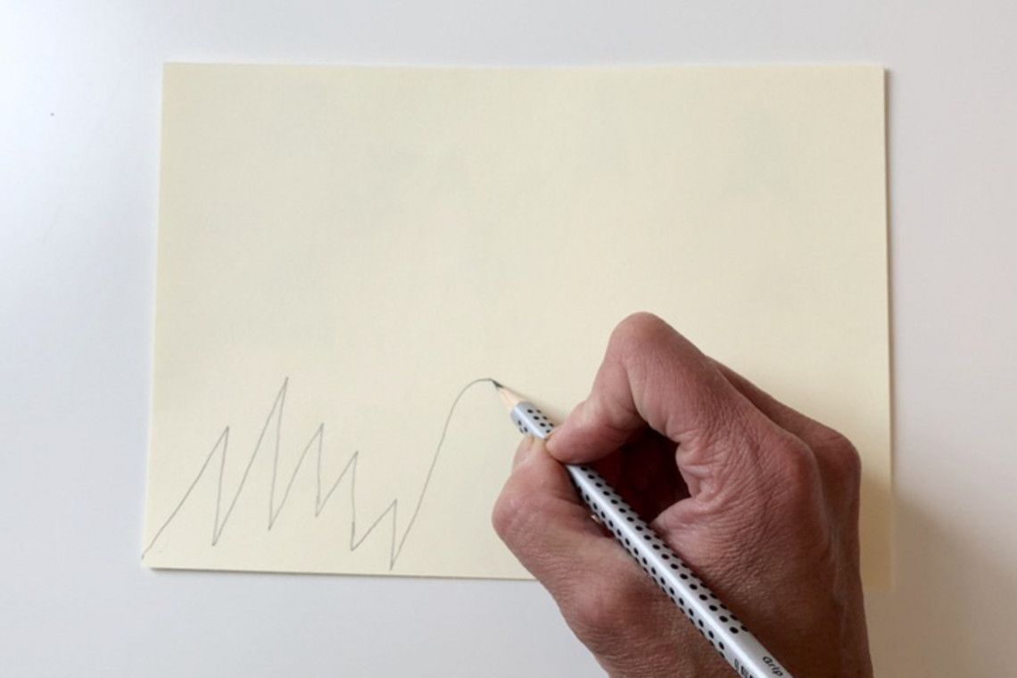 Zeichnen Sie mit der Ein- und Ausatmung Ihres Kindes Berge