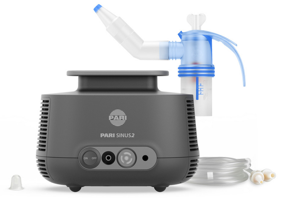 PARI SINUS2 Inhalationsgerät in Schwarz mit seiner Ausstattung, bestehend aus PARI LC SPRINT SINUS Vernebler mit Nasenansatzstück, Düsenaufsatz (orange), Nasenstöpsel und PARI SINUS Schlauchsystem, für die gezielte Behandlung der Nasennebenhöhlen.