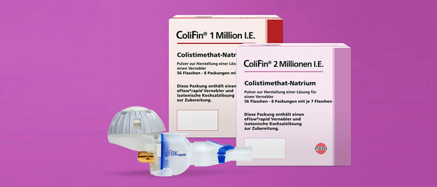 Die Abbildung zeigt eine Collage aus einer ColiFin 1Million I.E. Verpackung und einer ColiFin 2 Millionen I.E. Verpackung. Davor ist stehend ein eFlow®rapid Vernebler abgebildet.