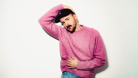 Professionelle Gesangskarriere trotz PCD: Interview mit Sänger Dominik Gassner Porträt von Sänger Dominik Gassner