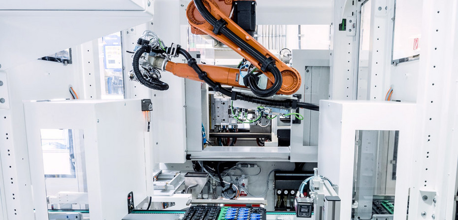 Production robot Highly automated mesh manufacturing capabilities