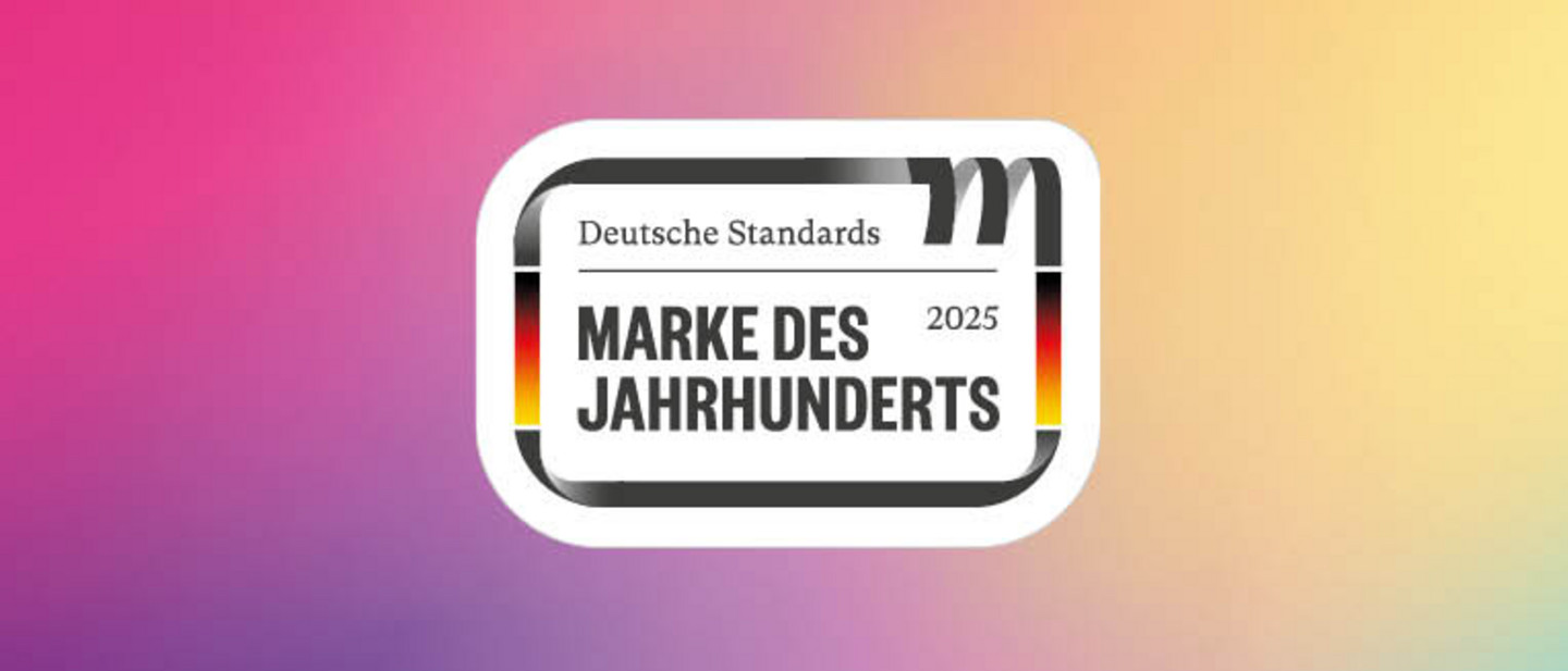 Logo portant l'inscription « Deutsche Standards – Marque du siècle 2025 » sur fond dégradé.