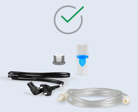 Set aus Ersatzteilen, darunter ein Netzleitung, ein transparenter Schlauch, ein Filtereinsatz und ein Mundstück mit Ventil, mit einem grünen Häkchen darüber, das die Vollständigkeit oder Kompatibilität anzeigt.