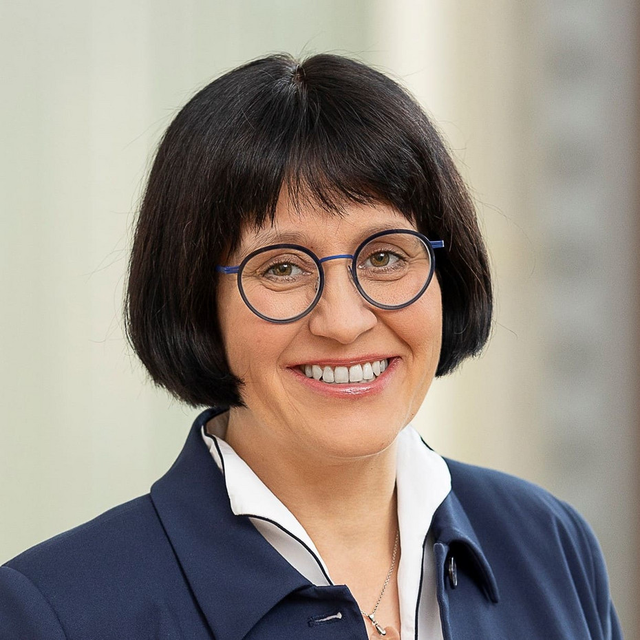 Anja Zschernig – Chief Financial Officer (CFO) – PARI Group President PARI Medical Holding GmbH