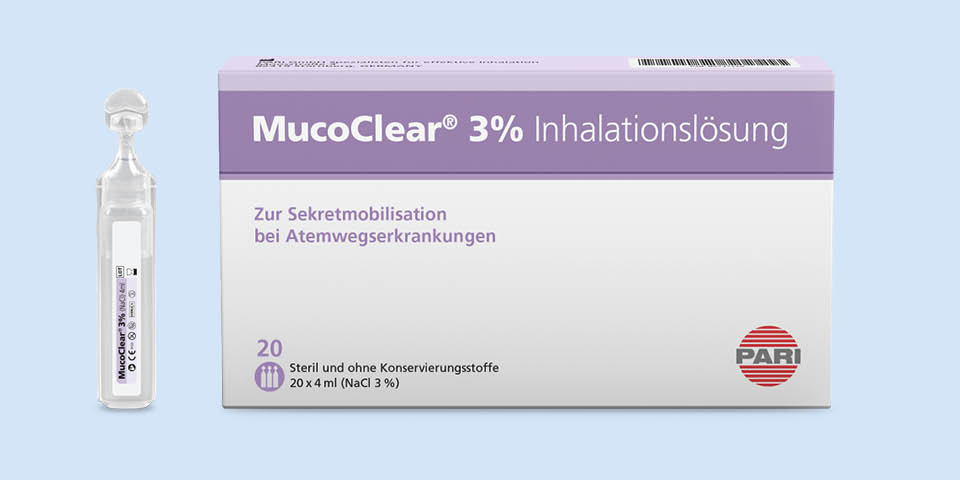 Produktabbildung – MucoClear 3% Inhalationslösung – Hypertone Kochsalzlösung. Links neben der 20er Packung steht eine einzelne Ampulle