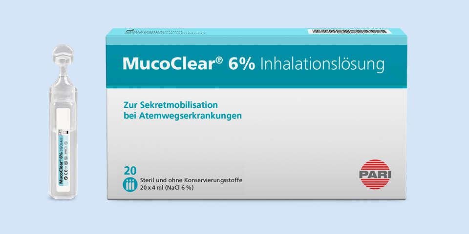 Produktabbildung – MucoClear &% Inhalationslösung – Hypertone Kochsalzlösung. Links neben der 20er Packung steht eine einzelne Ampulle