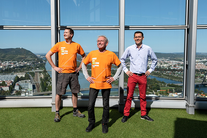 Eberhard Jordan und sein Challenge-Team auf der Terrasse des Millennium Towers