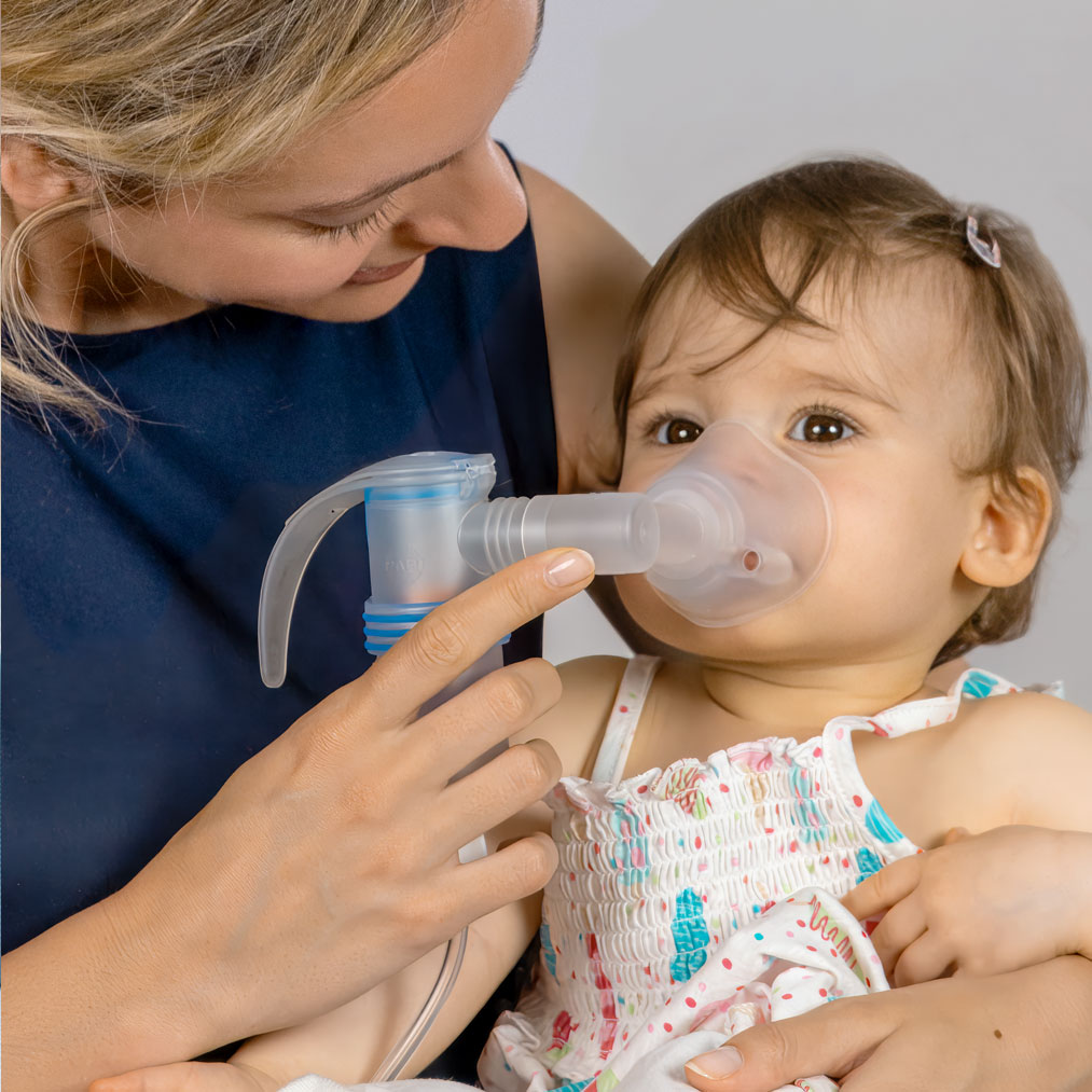 Baby-inhaliert-mit-PARI-COMPACT2-Junior-mit-Babymask.jpg