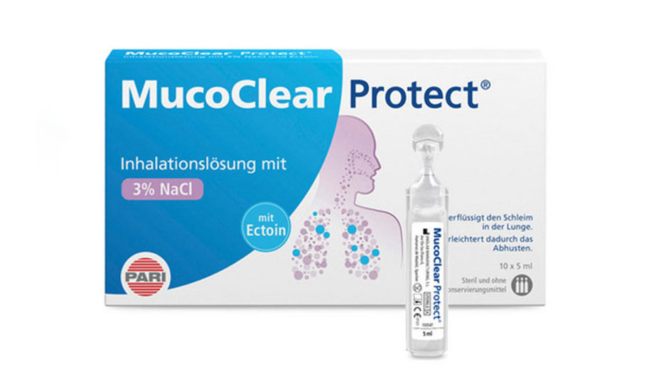 Produktabbildung – Die Abbildung zeigt im Vordergrund eine Ampulle mit MucoClear Protect. Im Hintergrund steht die handelsübliche Verpackung, die 10 Ampullen enthält.