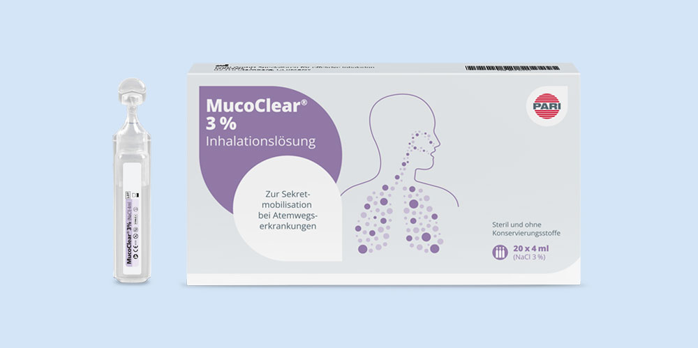 Produktabbildung – MucoClear 3% Inhalationslösung – Hypertone Kochsalzlösung. Links neben der 20er Packung steht eine einzelne Ampulle