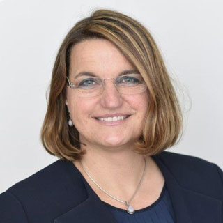 Bettina Schneider, HR Manager. Recruiting-Schwerpunkt: Ingenieure, Natur­wissenschaftler