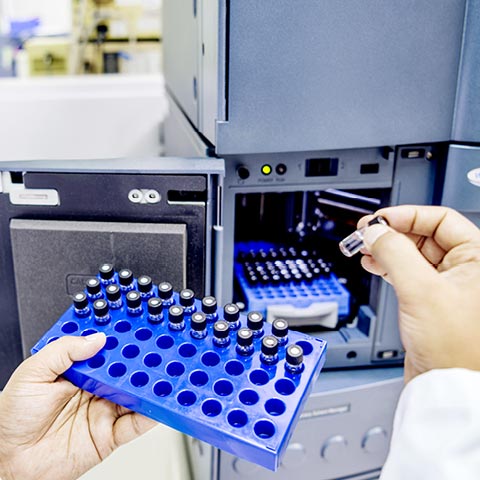 PARI has fully qualified state-of-the-art instrumentation in its laboratories. The wide range of HPLC detectors allows analysis of a great variety of molecules and formulations. Traditional HPLC methods can be transferred to faster UPLC methods.