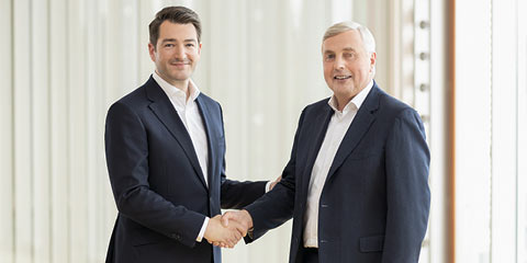 Juergen Mueller hands over the management of PARI GmbH to Dr. Frank Bredl