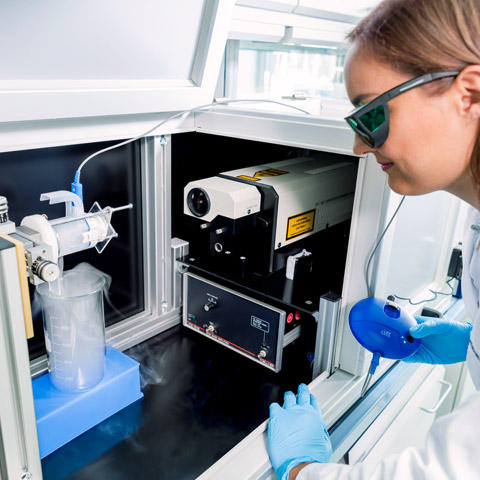Laser vibrometer to analyze the vibration of the mesh.